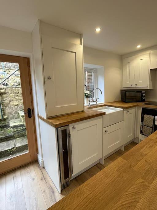 Millstone Cottage Newmillerdam Hill Top Extérieur photo